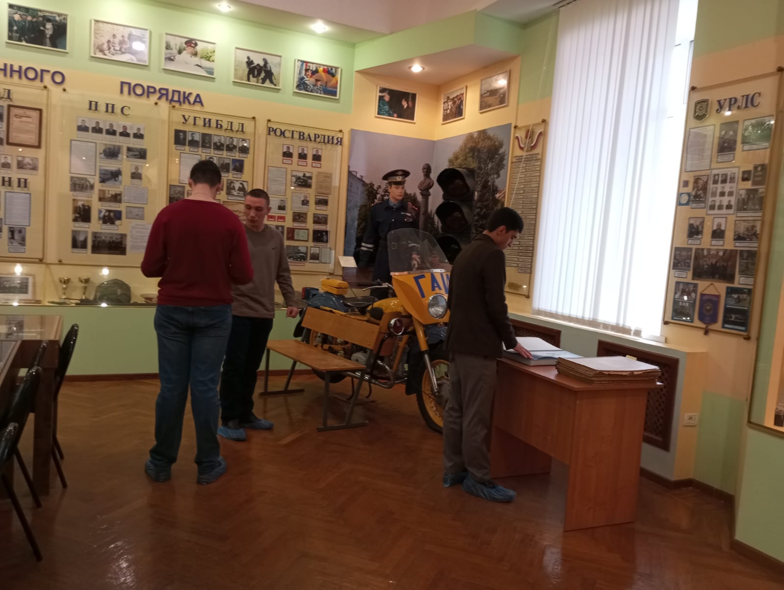 Экскурсия студентов-юристов в музей УМВД